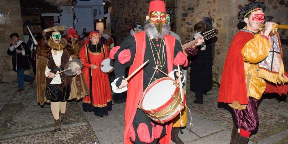 Desfile del Carnaval por las calles de Cáceres