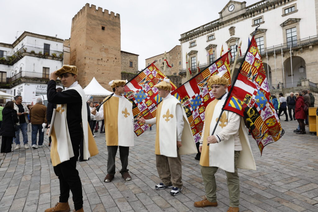 Plaza de las Comarcas - Plaza Mayor - Fotografía: jatoprovinciadecaceres.es Plaza de las Comarcas - Plaza Mayor - Fotografía: jatoprovinciadecaceres.es